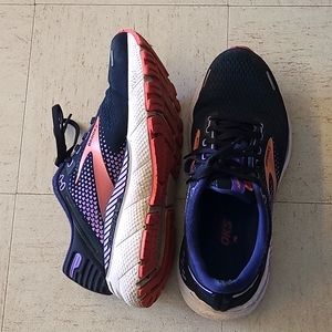Brooks Adrenaline size 8.5